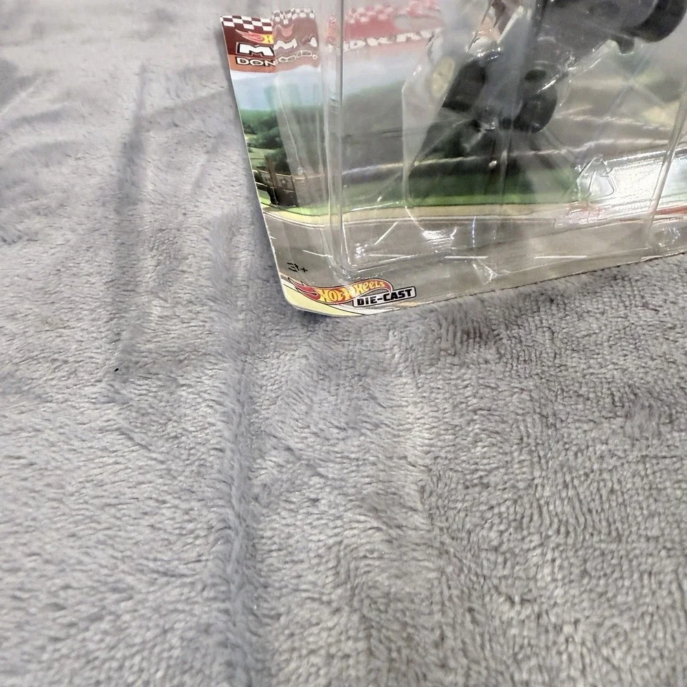Hot Wheels Mario Kart Donkey Kong B-Dasher Super Glider Diecast Car 1:64 GVD30